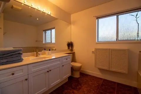 Serene Garden Suite Delta Apartment